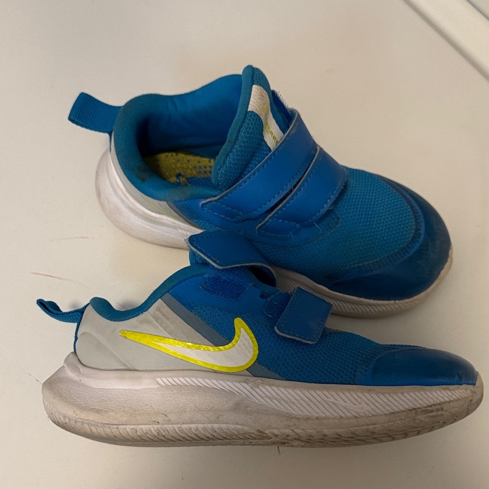 🔥5 for $10🔥Nike Kids Blue Sneakers with Yellow Swoosh